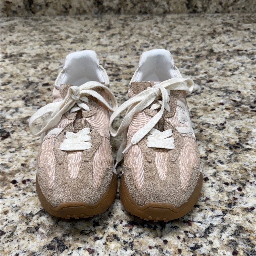 Sam Edelman Women's Langley 3 Sneakers in Tan and White